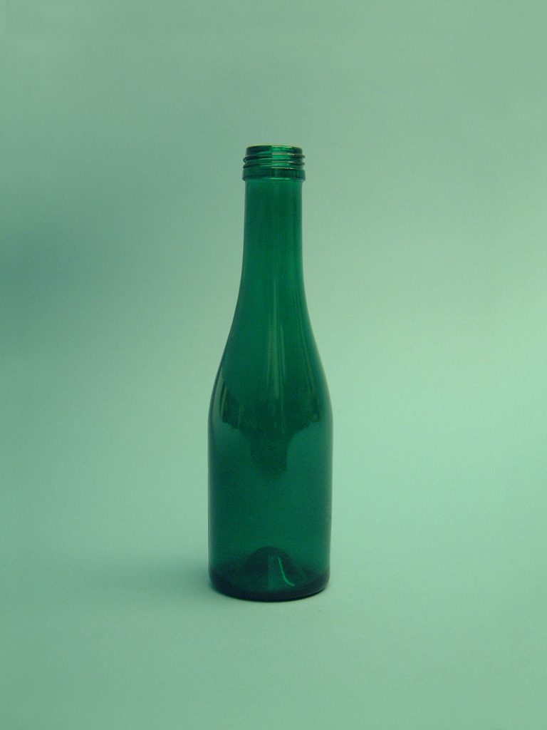 Sugar glass Sparkling bottle “Piccolo”. Color: Green, 19 x ø 5.5 cm.