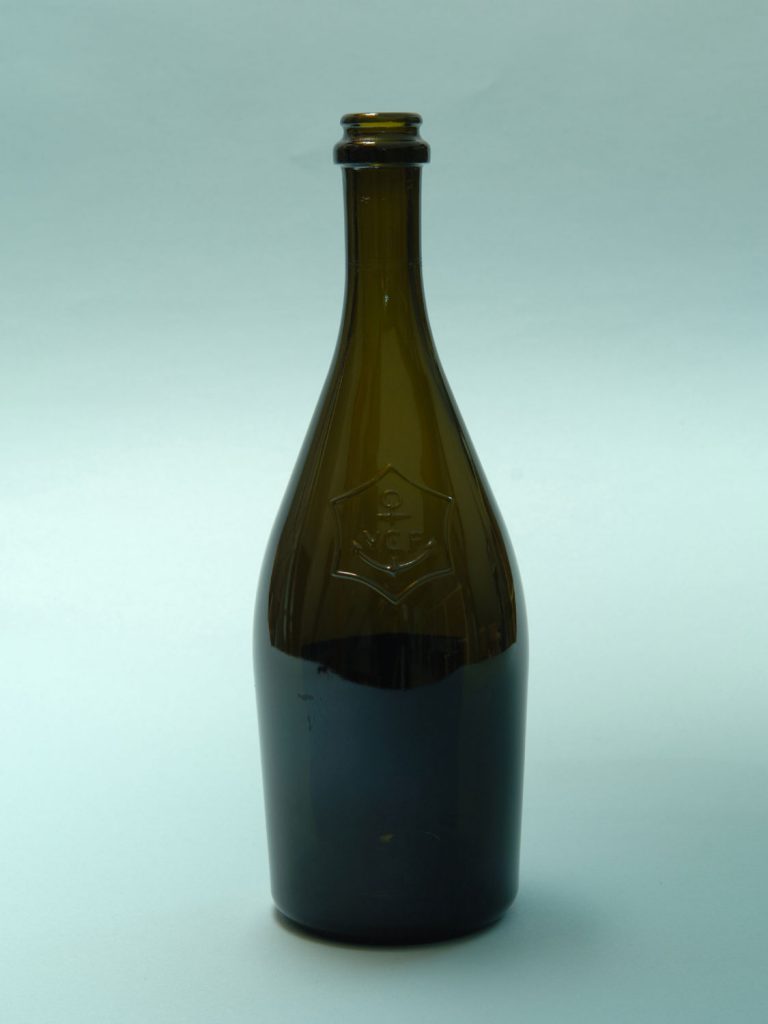 Sugar glass Champagne bottle 0.7 liters, brown / green 29 x ø 9.7 cm.