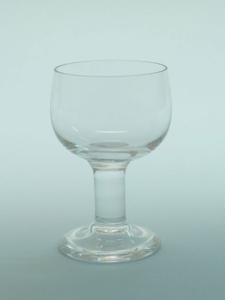 Sugar glass, Wine glass, short stem. Size: 12 x 8 Cm.