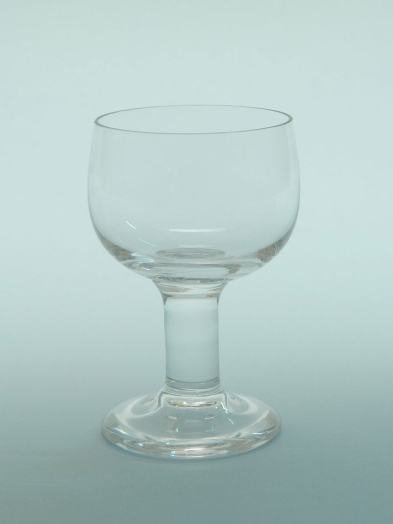 Sugar glass, Wine glass, short stem. Size: 12 x 8 Cm.