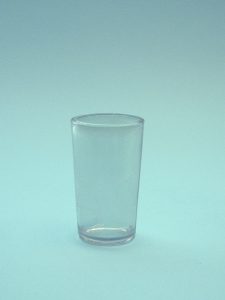 Schnapsglas of jeneverglaasje borrel -suikerglas 7,7 x 4,8 cm.