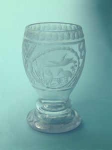 Wine chalice with a fish motif, sugar glass, 17 x 8.5 cm