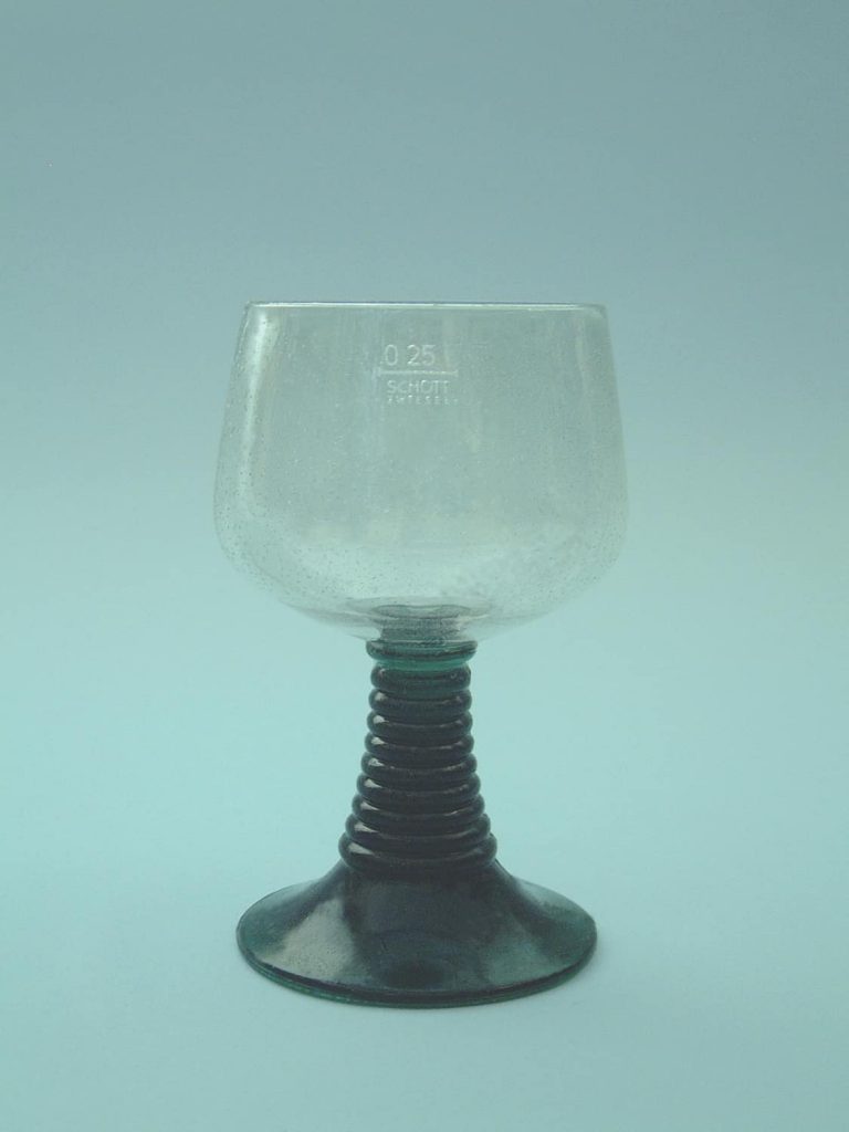 Safety glass / sugar glass Wine glass-Roman. HxW .: 13.5 x 8 cm.