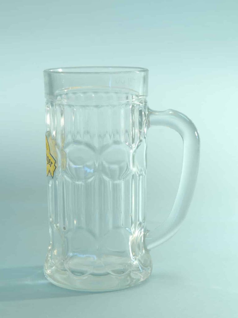 Bierpul van filmglas, Kartel model. 0,5 Liter. HxB : 17,2 x 8,3 cm.