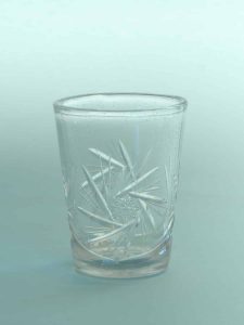 Film glass, stunt glass Whiskey glass cut. H * W is: 9.3 x 7.4 cm.