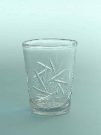 Film glass, stunt glass Whiskey glass cut. H * W is: 9.3 x 7.4 cm.