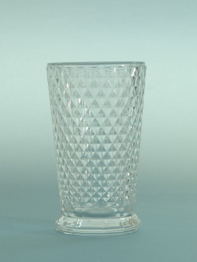 Safety glass for film and TV. Long drink glass with checkered motif. Dimensions: 22.5 x 7 cm
