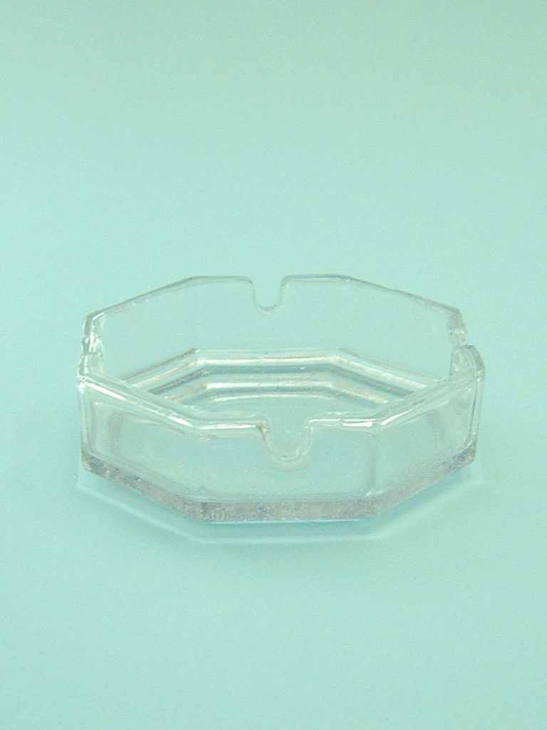 Ashtray sugar glass transparent. Octagonal, size: 3.5 x ø 11 cm.