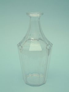 Sugar glass / film glass 10 angular carafe with the dimensions: 25.5 (30.5) cm x ø12cm.jpg