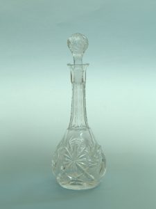 Jugendstil - Decanter, 21.5 (26.5) x ø 9.7 / 4 cm. making sugar glass for film, TV and video production.