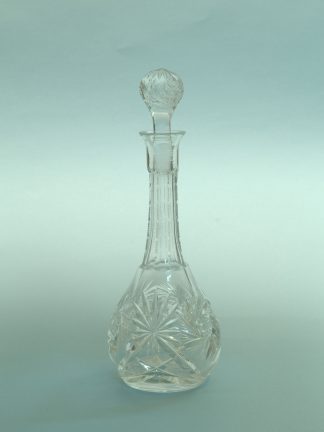 Jugendstil – Karaf, 21,5(26,5) x ø 9,7/4 cm. gemaak van suikerglas voor film, TV en videoproductie.