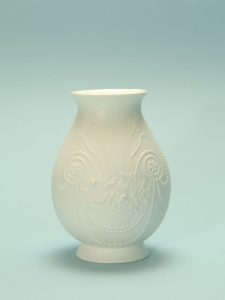 For your video clip: 0406-Keizersvase 17 cm x 12.3 cm. Vase of sugar glass, with motif. Imperial vase 17 cm x 12.3 cm.