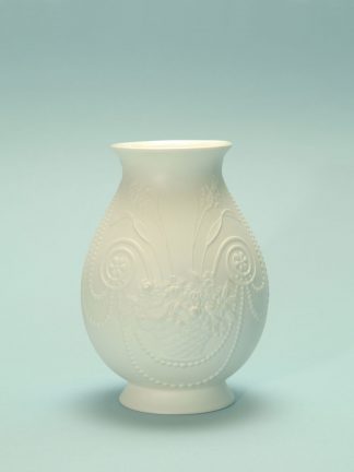 For your video clip: 0406-Keizersvase 17 cm x 12.3 cm. Vase of sugar glass, with motif. Imperial vase 17 cm x 12.3 cm.