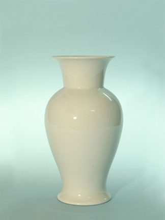 Vase. Sugar glass, Chinese vase medium 22.5 x 12.3 cm.