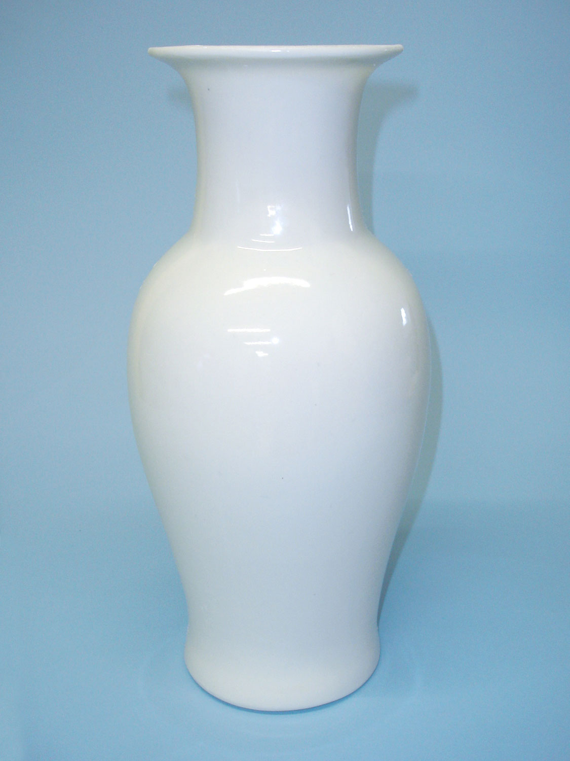 Vase for film production. Sugar glass China vase large, size 36.5 cm x 17.5 cm.