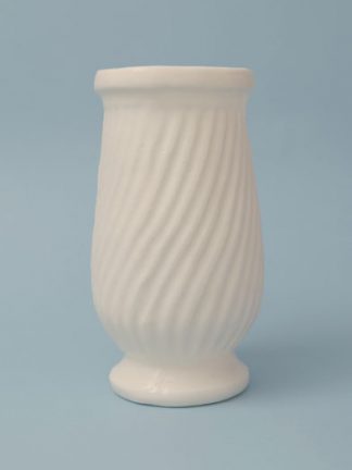 Need a vase on the set? Vase wave pattern 31 x 17 cm.