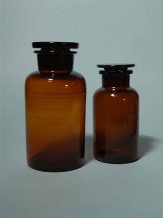 Sugar glass brown lab bottle, Laboratory bottle, 500 ml, 16.5 cm x ø 8.7 cm.