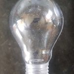 Breakaway light bulb