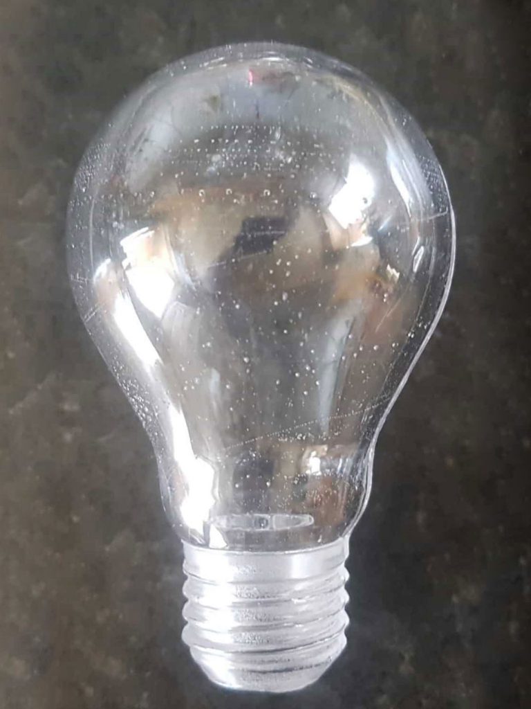 Breakaway light bulb