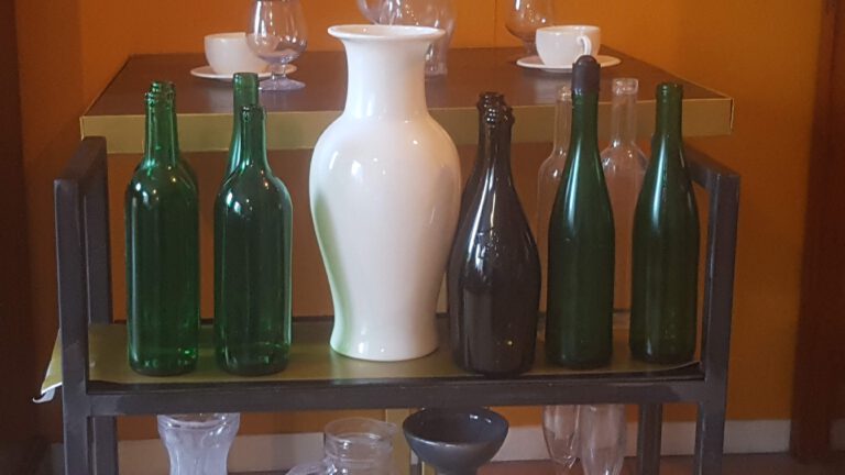 Sugar glass breakaway bottle, glasses and panes. Super props!