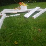 (Tuin) tafel uit balsahout. Te gebruiken als bijvoorbeeld stunt rekwisiet.