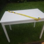Balsahouten tafel klaar voor gebruik.